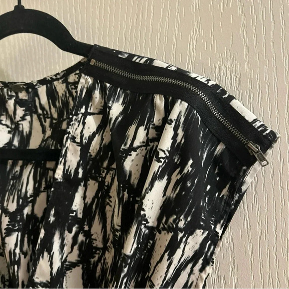 GUESS black and white abstract dress cinched waist with pockets zip shoulders - Picture 3 of 7